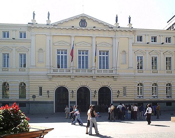 Municipalidad de Santiago establece Rompe Paga para daños a liceos en toma